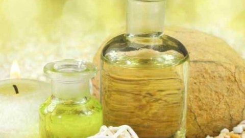 زيت استحمام طبيعي باستخدام زيت اللوز والأفوكادو