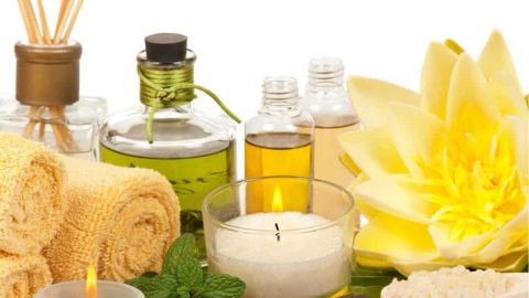 قناع للبشرة الجافة بصفار البيض وزيت اللوز الحلو