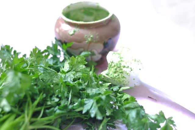 فوائد البقدونس للشعر