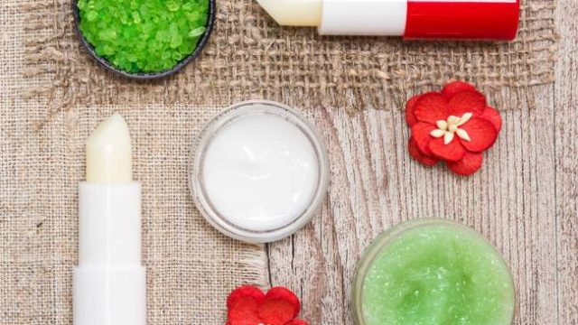 كيف تصنعين زبدة الكاكاو للشفاه بنفسك