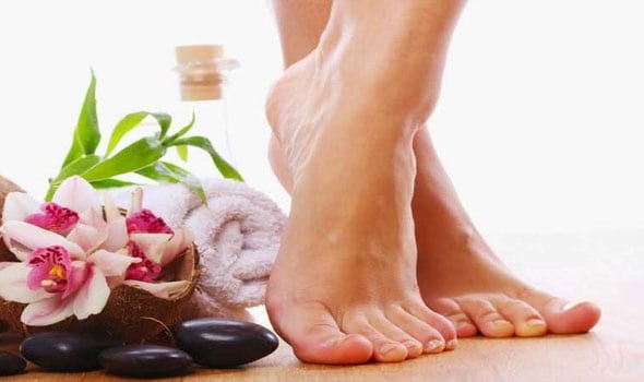 8 علاجات منزلية للتخلص من مشكلة تشقق الكعب نهائيًا