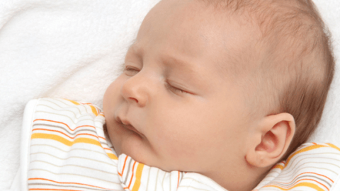 نصائح لتفادي حالة الرأس المسطح لدى الطفل