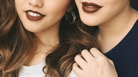 صيحات جمالية من فترة التسعينات تعود من جديد