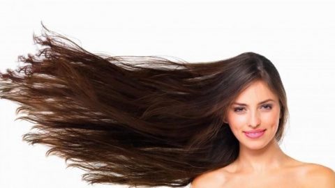 وصفات طبيعية لتسريع نمو الشعر.. جربيها
