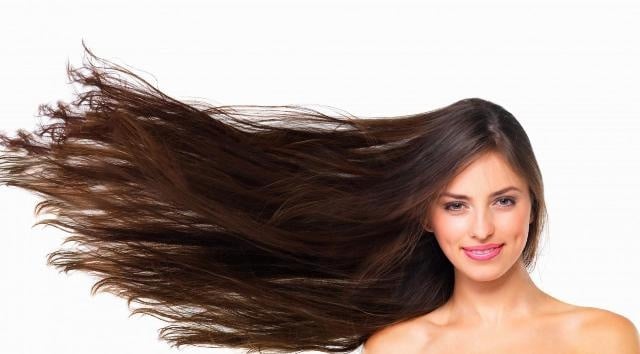 وصفات طبيعية لتسريع نمو الشعر.. جربيها