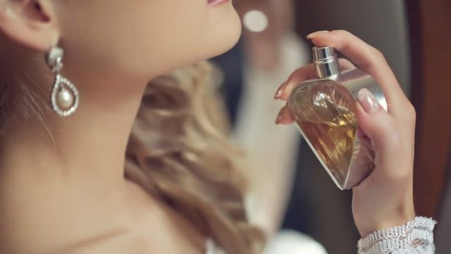اكتشفي أجمل العطور النسائية لصيف 2017