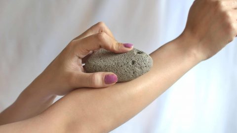 احصلي على أفضل نتائج استعمال شفرة الحلاقة بهذه الحيلة