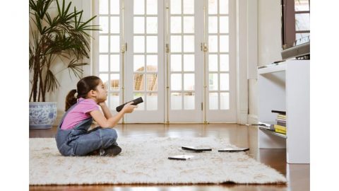 إليك هذه النصائح قبل ترك الأطفال لوحدهم في المنزل