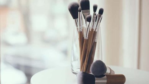 طرق مبتكرة لتنظيف فراشي الماكياج