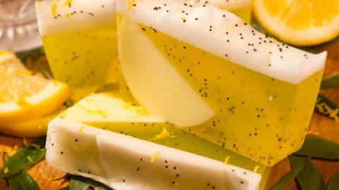 جربي صابون الليمون للتفتيح وشد التجاعيد