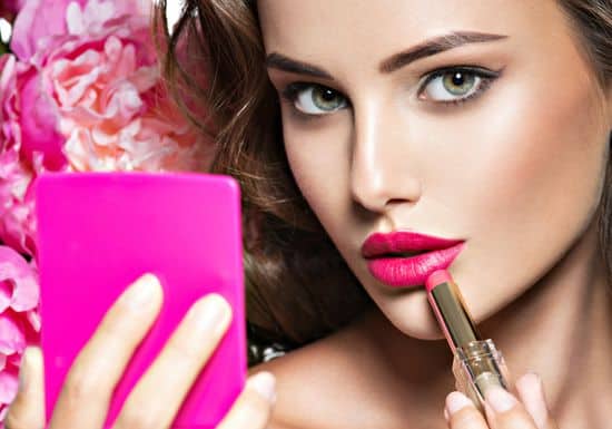 أخطاء تفسد إطلالة الماكياج.. اكتشفيها