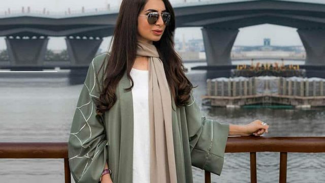 عبايات أنيقة باللون الأخضر لموسم ربيع 2017