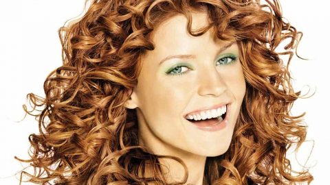 احصلي على تسريحة الشعر المجعد بهذه النصائح