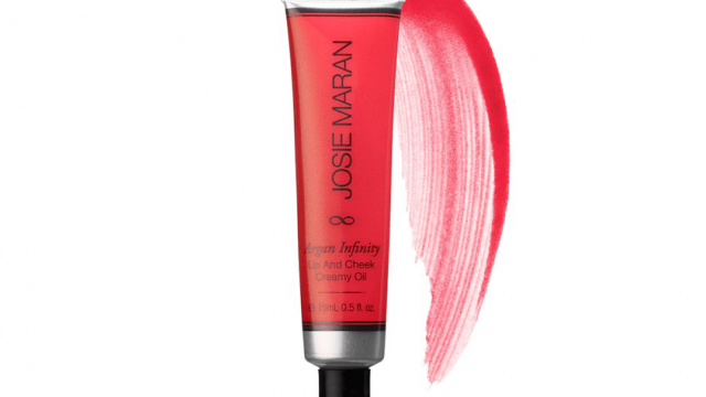 مستحضرات تجميل تعزز صحة البشرة.. اكتشفيها