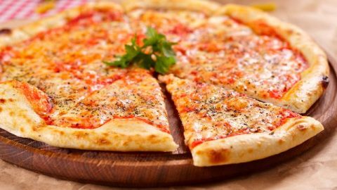 طريقة تجهيز بيتزا بسيطة ولذيذة