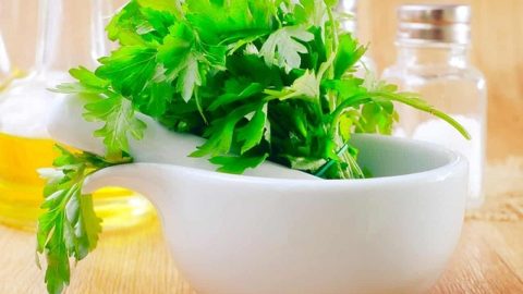 غسول الليمون والبقدونس للتخلص من التجاعيد