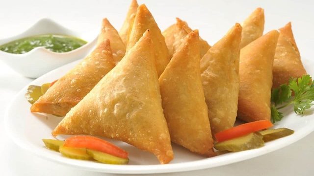 استعدي لرمضان وتعرفي على ألذ وصفة سمبوسة بالدجاج