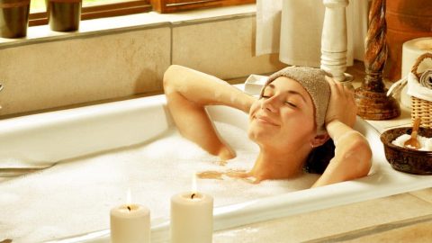 حضري زيت الاستحمام بنفسك في المنزل