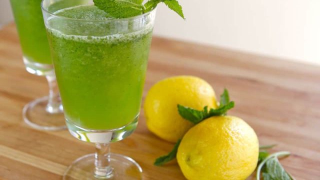 خطوات تجهيز عصير الليمون بالنعناع