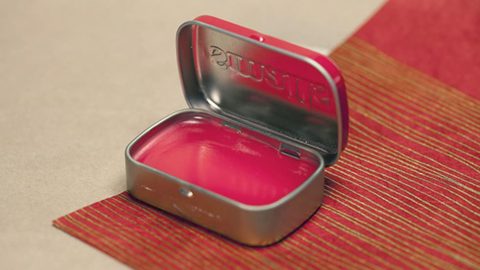 اصنعي بلسم الشفاه بنفسك في المنزل