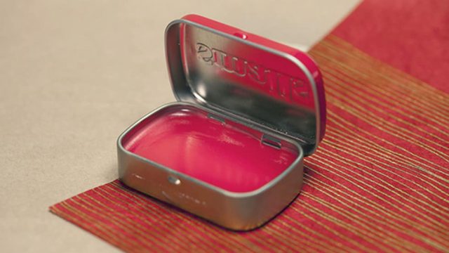 اصنعي بلسم الشفاه بنفسك في المنزل