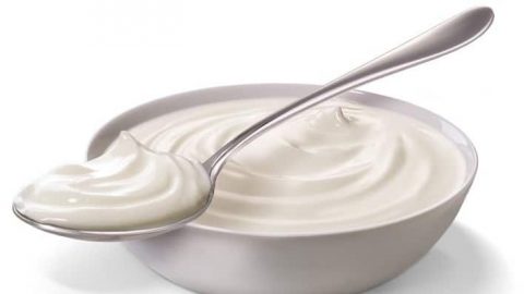 قناع الزبادي لتنعيم الشعر