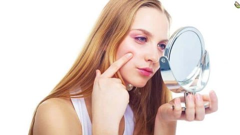 3 وصفات طبيعية لعلاج الحبوب تحت الجلد