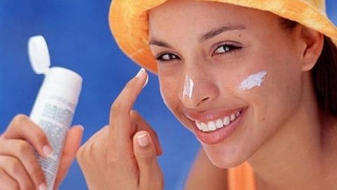 كيف تتأكدين من صلاحية الكريم الواقي من الشمس