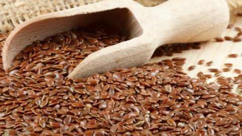 اتبعي وصفة بذور الكتان للتخلص من مشكلة الشعر الخفيف