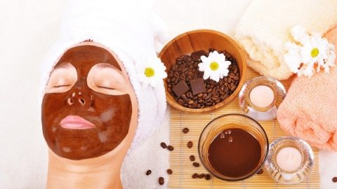 تخلصي من بقع البشرة الغامقة عبر قناع القهوة