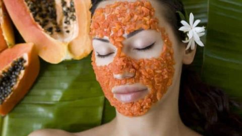 قناع البابايا والعسل لتفتيح البشرة