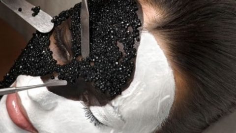 قاومي تجاعيد بشرتك وحافظي على نضارتها باستخدام قناع الكافيار