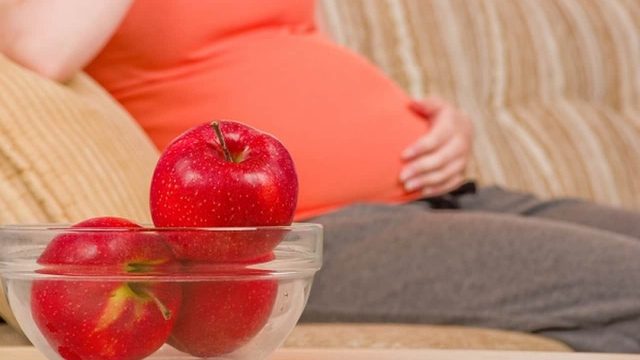 ابتعدي عن هذه المأكولات خلال فترة الحمل للحماية من زيادة الوزن