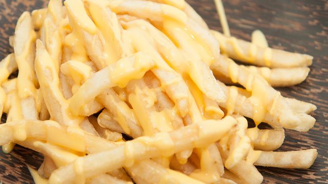 10 دقائق فقط لتجهيز البطاطس المقلية بالجبن
