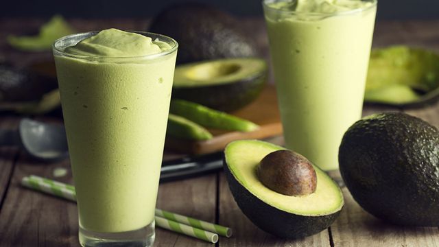 ألذ عصير أفوكادو بالحليب