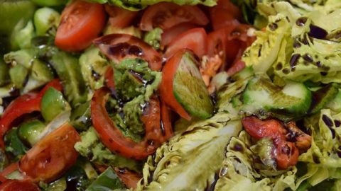 طريقة تجهيز سلطة سهلة ولذيذة