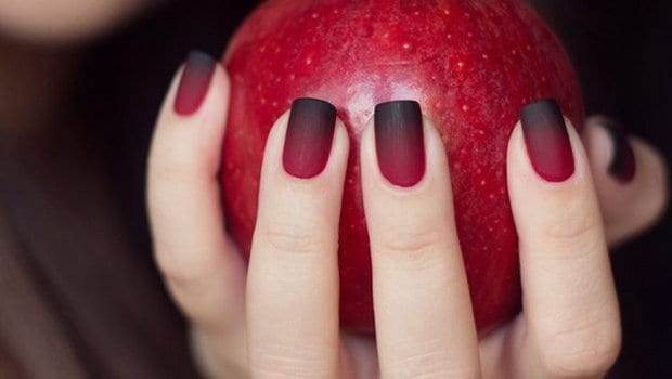 احصلي على طلاء أظافر ماتي بهذه الحيلة