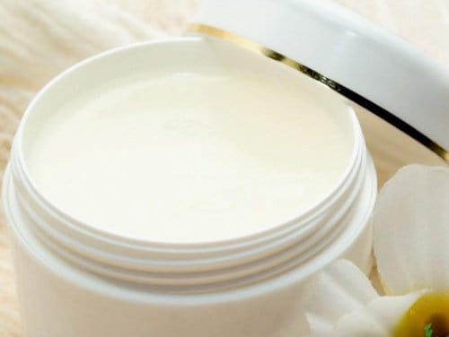 كريم الفازلين والبيض لعلاج التجاعيد