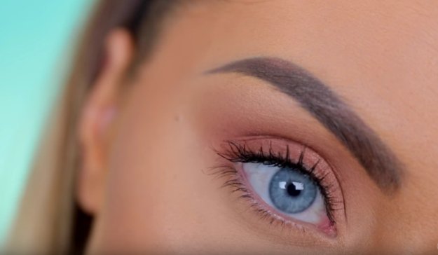 أساسيات تطبيق ظلال العيون