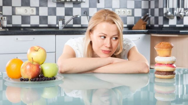 أطعمة تمنحك الإحساس بالشبع دون زيادة في الوزن