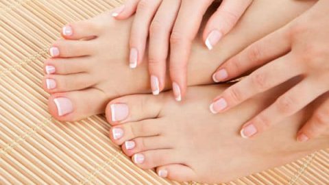 طرق فعالة تحمي أظافرك من التكسر والتشقق