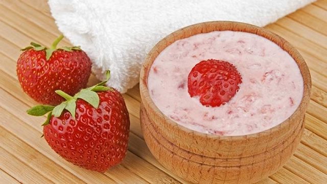 جربي سكراب مربى الفراولة لتعزيز إنتاج الكولاجين