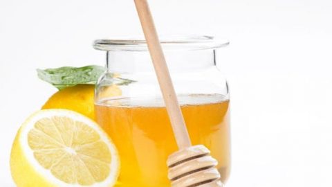 تعرفي على فوائد العسل على البشرة