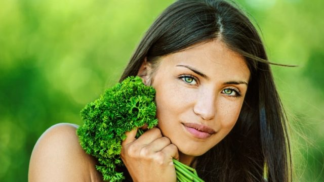 قناع البقدونس لمكافحة النمش