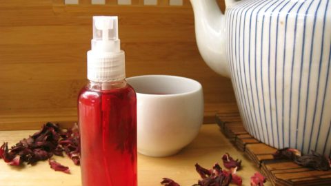 طريقة تحضير تونيك الكركديه لإحفاء الشعر الأبيض