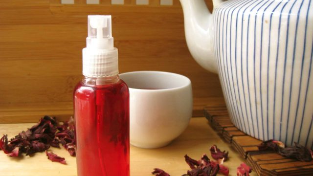 طريقة تحضير تونيك الكركديه لإحفاء الشعر الأبيض