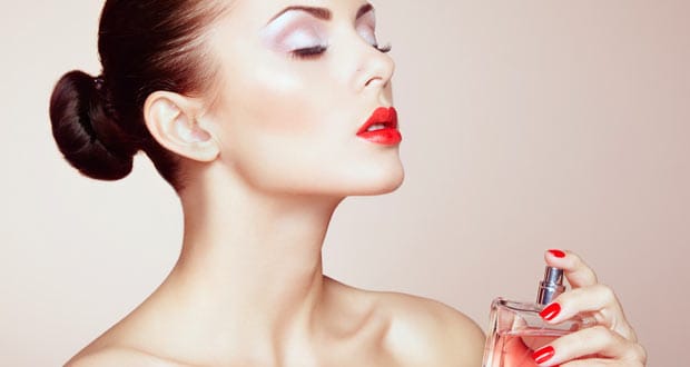 لتثبيت العطر لفترة طويلة.. اتبعي هذه النصائح