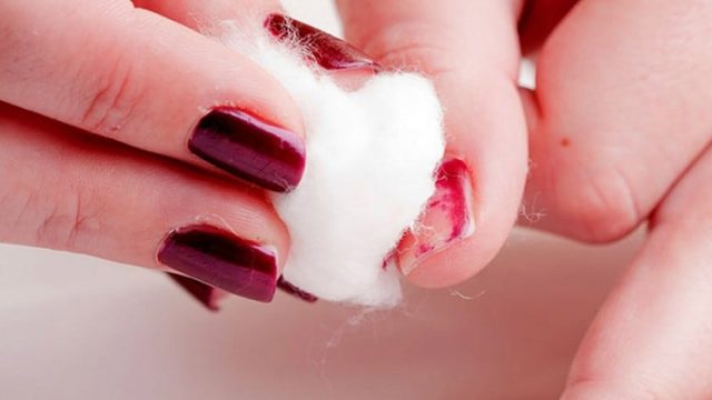 وصفات طبيعية لإزالة طلاء الأظافر