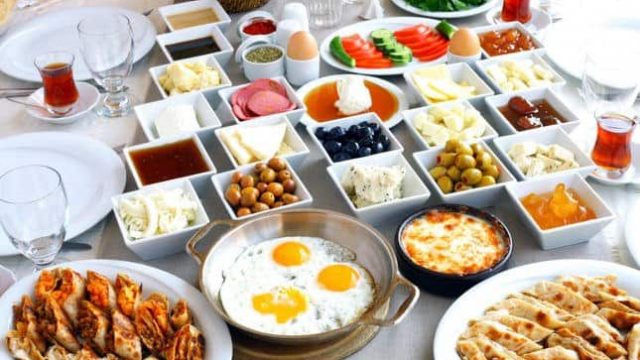 لماذا يشدد الأخصائيون على ضرورة تناول الفطور؟
