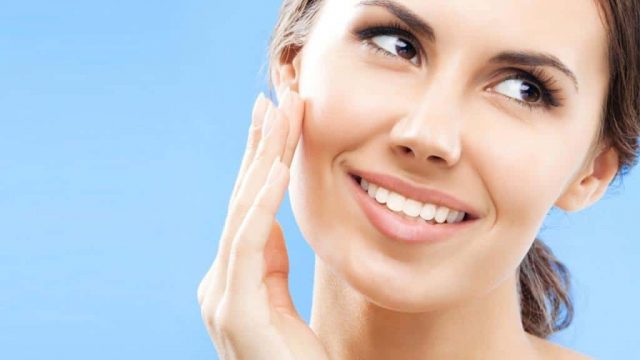أفضل الطرق الطبيعية لترطيب البشرة
